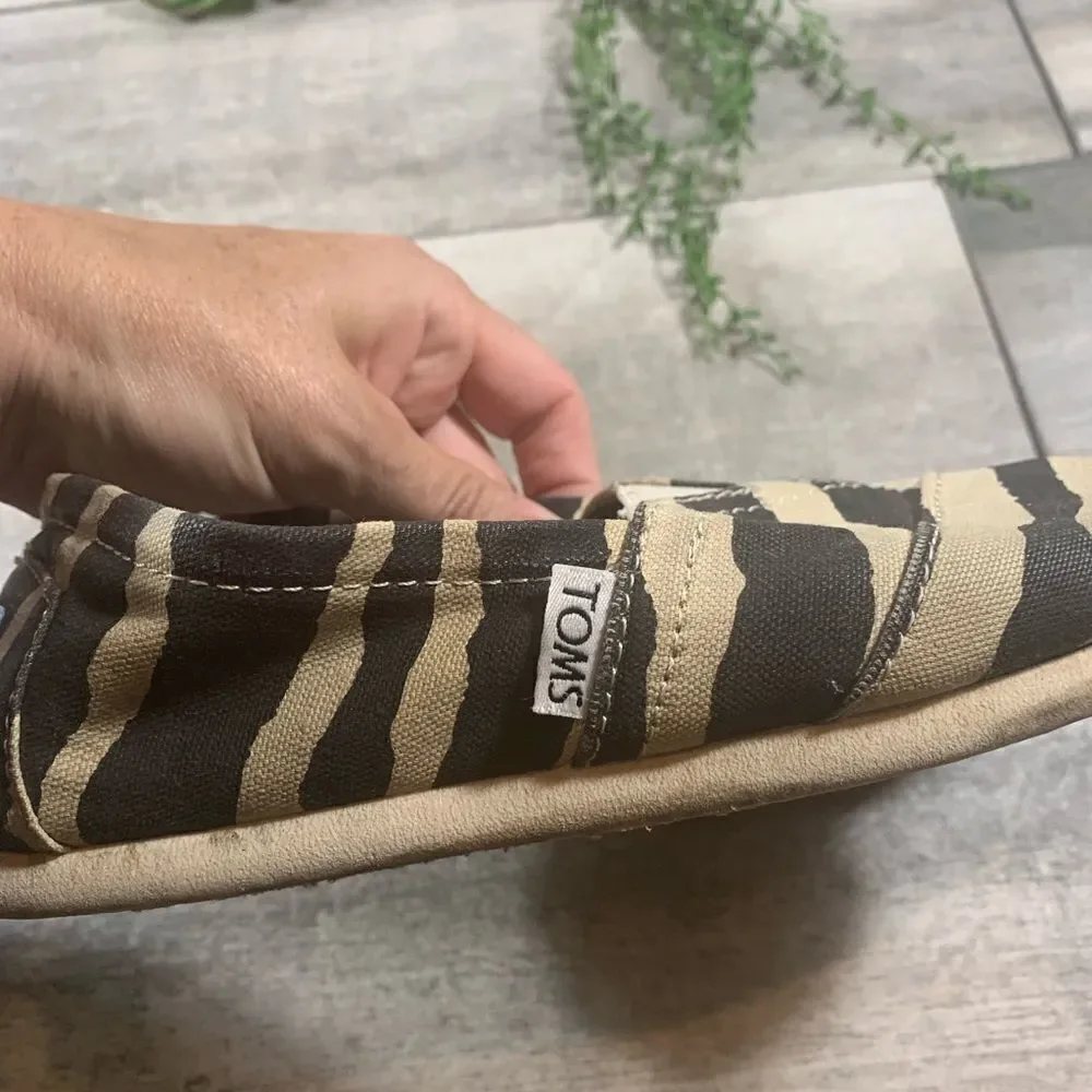 Toms zebra print